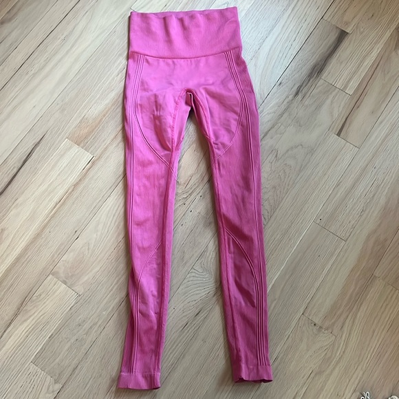 Alala size XS pink seamless leggings. Perfect condition - Picture 2 of 5
